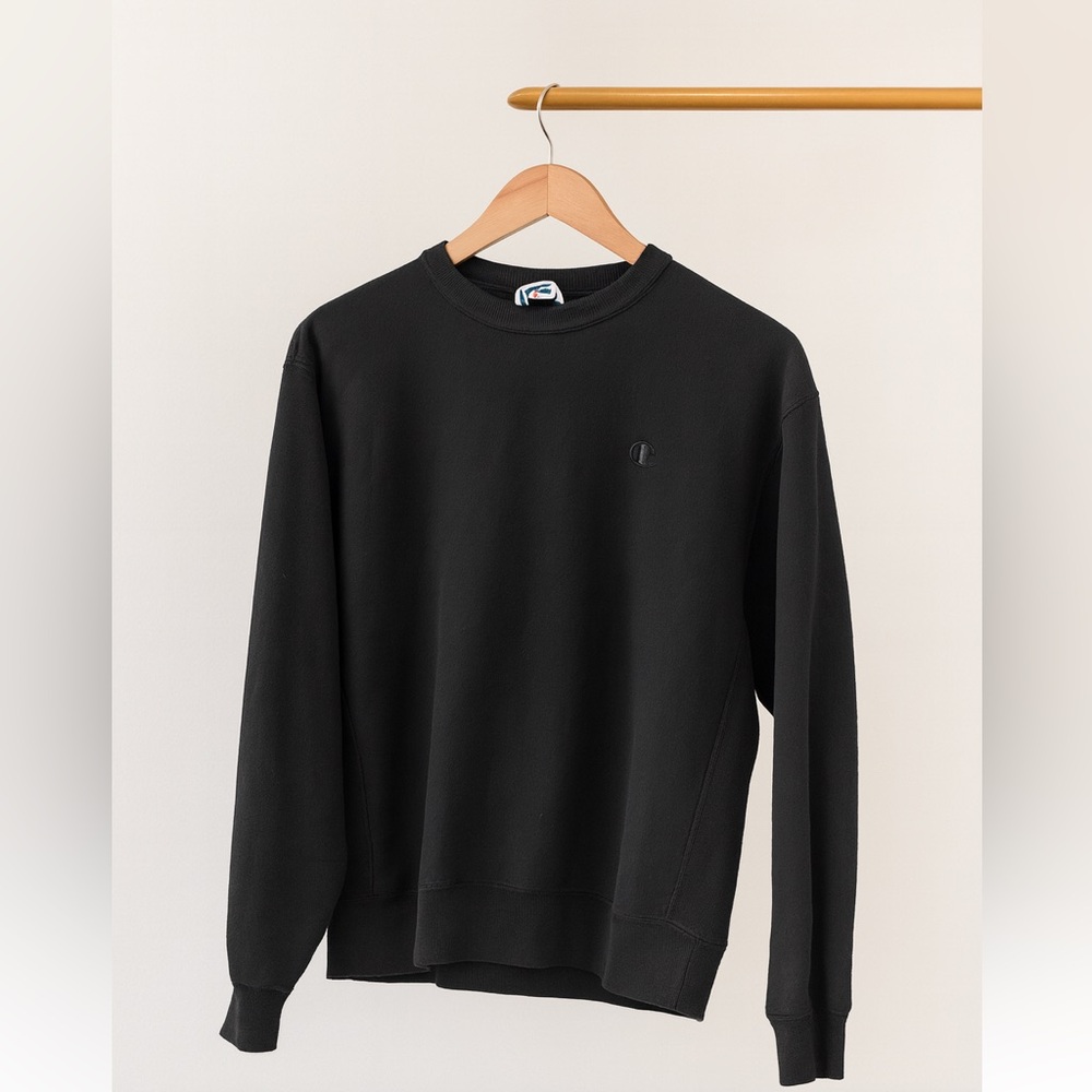 Champion Black Sweatshirt with Classic Crewneck